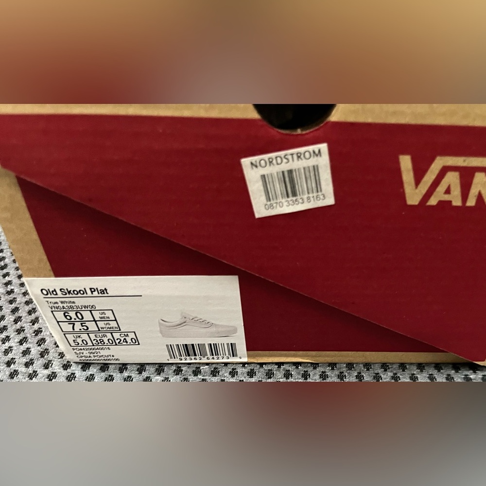New in Box Women’s Vans White Canvas Sneakers with Rubber Soles size 7.5 - Picture 5 of 5
